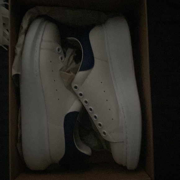 Oversized Sneakers - Picture 3 of 7